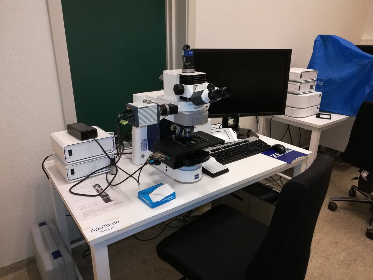 Photo of the ApoTome microscope