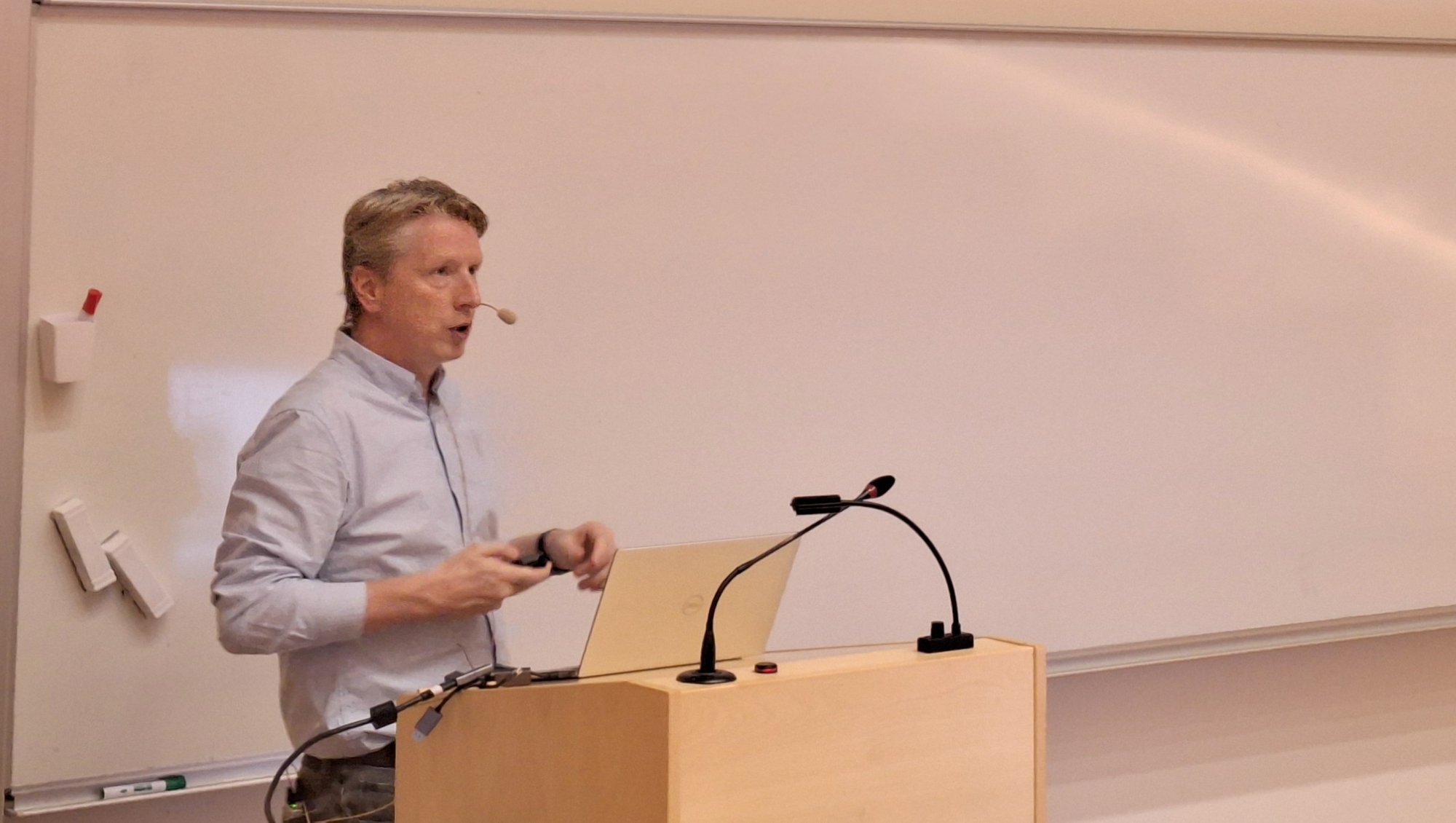 Professor Martijn Schonewille visited DANDRITE in November 2025