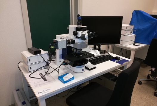 Photo of the ApoTome microscope